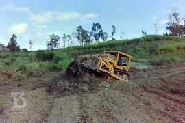 Construção do Parque de Saúde Pública do Instituto Butantan.  Obras de arruamento e represamento,...