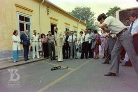 Visita  do Comandante Paulo Freire, Demonstração de serpente realizada para o grupo de visitantes...