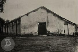 [Antiga cocheira, local do primeiro laboratório provisório antes da demolição]