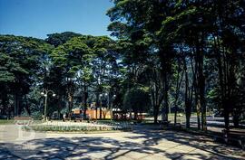 Praça próxima ao Museu Biológico, ao fundo novo restaurante do Instituto Butantan, inaugurado em ...