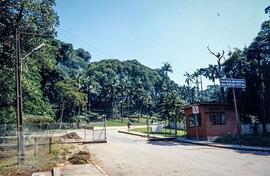 Portão de entrada principal do Instituto Butantan, final da Avenida Vital Brazil.