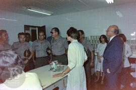 Visita do [General Henrique Beckman Filho] em laboratório, acompanhado de demais militares e Dr. ...