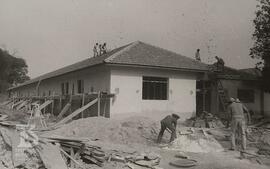 [Obras de construção] de um dos pavilhões do Laboratório das Coleções.