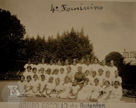 Tuma de 1936. 4º feminino. Da esquerda para direita, a última: Antônia Carvalheiro.