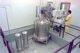 Interior de laboratório, [tanques de fermentação]