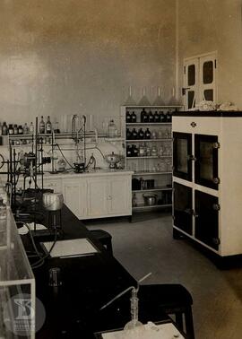 Interior do laboratório da Seção de Química