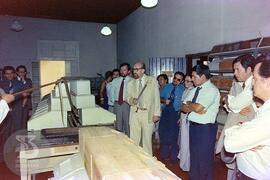 Visita Comandante Paulo Freire, Interior de Laboratório, demonstração de serpente realizada pelo ...