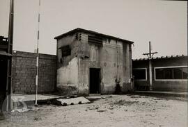 Ruínas da antiga cabine da subestação transformadora de eletricidade.
