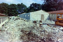 Obras de construção do Museu Histórico. Reconstrução do antigo laboratório para abrigar o Museu H...