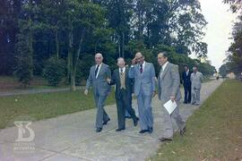 Visita do Ministro da Saúde Mário Augusto Jorge de Castro Lima, Dr. Fauze Carlos caminhando com p...