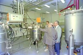 Reinauguração do Laboratório de Artrópodes. Visita ao Laboratório, em primeiro plano da esquerda ...