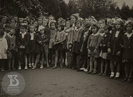 Fotografia em Grupo de Alunos e Alunas do Grupo Escolar Butantan