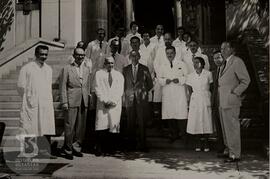 Visita de Edward Cattete Pinheiro, Ministro da Saúde. Escadaria do Prédio Novo, primeira fileira ...