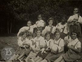 As 10 premiadas em avicultura. Quarto grau feminino. Elas mesmas criaram as aves