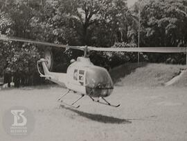 Helicóptero pousando no heliponto do Instituto Butantan.