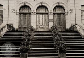 Entrada do edifício Pavilhão Lemos Monteiro