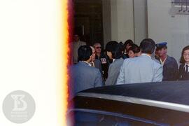 Príncipe Fumihito recebido pelo dr. Willy Beçak, junto a comitiva em frente ao Museu Biológico do...