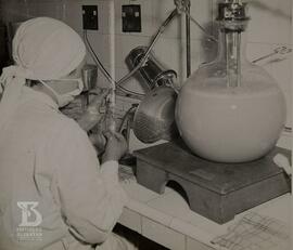 Interior de laboratório, processo de envase de soro