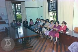 Visita do Comandante Paulo Freire, reunião em Sala da Casa Afrânio do Amaral