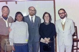 Foto em grupo com indígena em visita ao Instituto Butantan. Da esquerda para a direita 3º Dr. Alp...