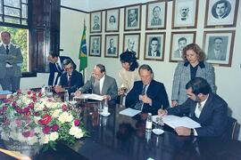 Instituição da Fundação Butantan. Lavramento de escritura realizado na sala de reuniões da Casa A...