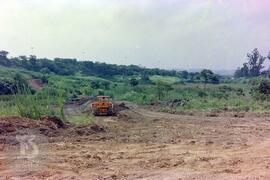 Construção do Parque de Saúde Pública do Instituto Butantan.  Obras de arruamento e represamento,...