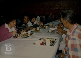 Cerimônia de inauguração do refeitório do Instituto Butantan. Vista de funcionários sentados com ...