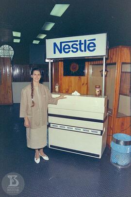 Simpósio Internacional sobre Vacinas Sintéticas e por Engenharia Genética. Stand da Nestlé.