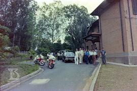 Grupo saindo da Casa Afrânio do Amaral, identificados, Comandante Paulo Freire, Dr. Alphonse Rich...