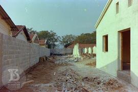 Obras de construção do Museu Histórico. Reconstrução do antigo laboratório para abrigar o Museu H...