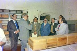 Interior de laboratório, Mário Augusto Jorge de Castro Lima (Ministro da Saúde), acompanhado do D...