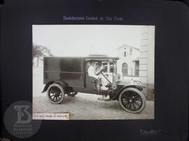 [Automóvel para remoção de cadáveres]