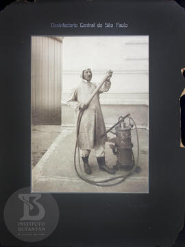 [Desinfectador com os equipamentos utilizados na desinfecção]